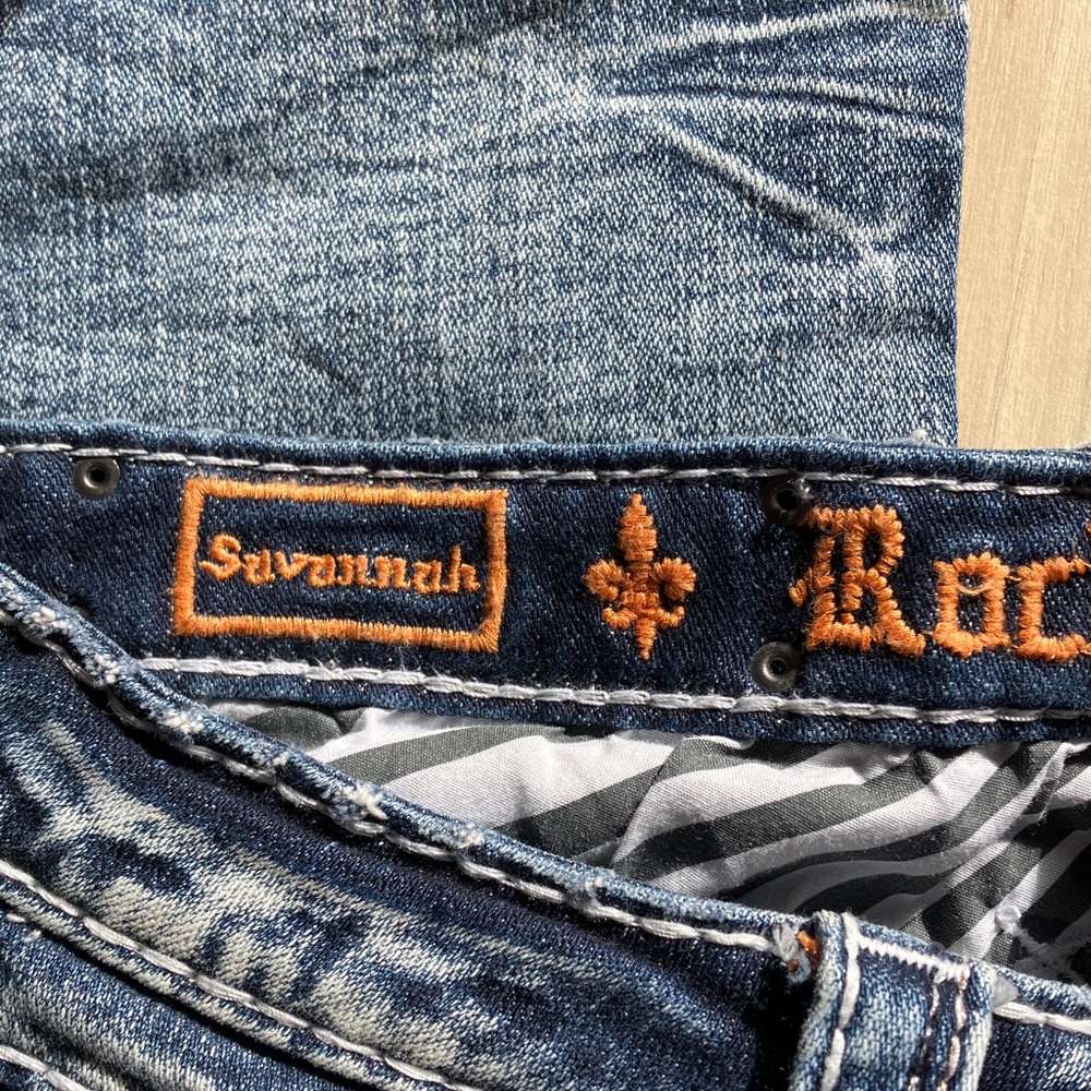 ROCK REVIVAL SAVANNAH
SIZE 28x33 EXCELLENT CONDITION - Picture 4 of 12